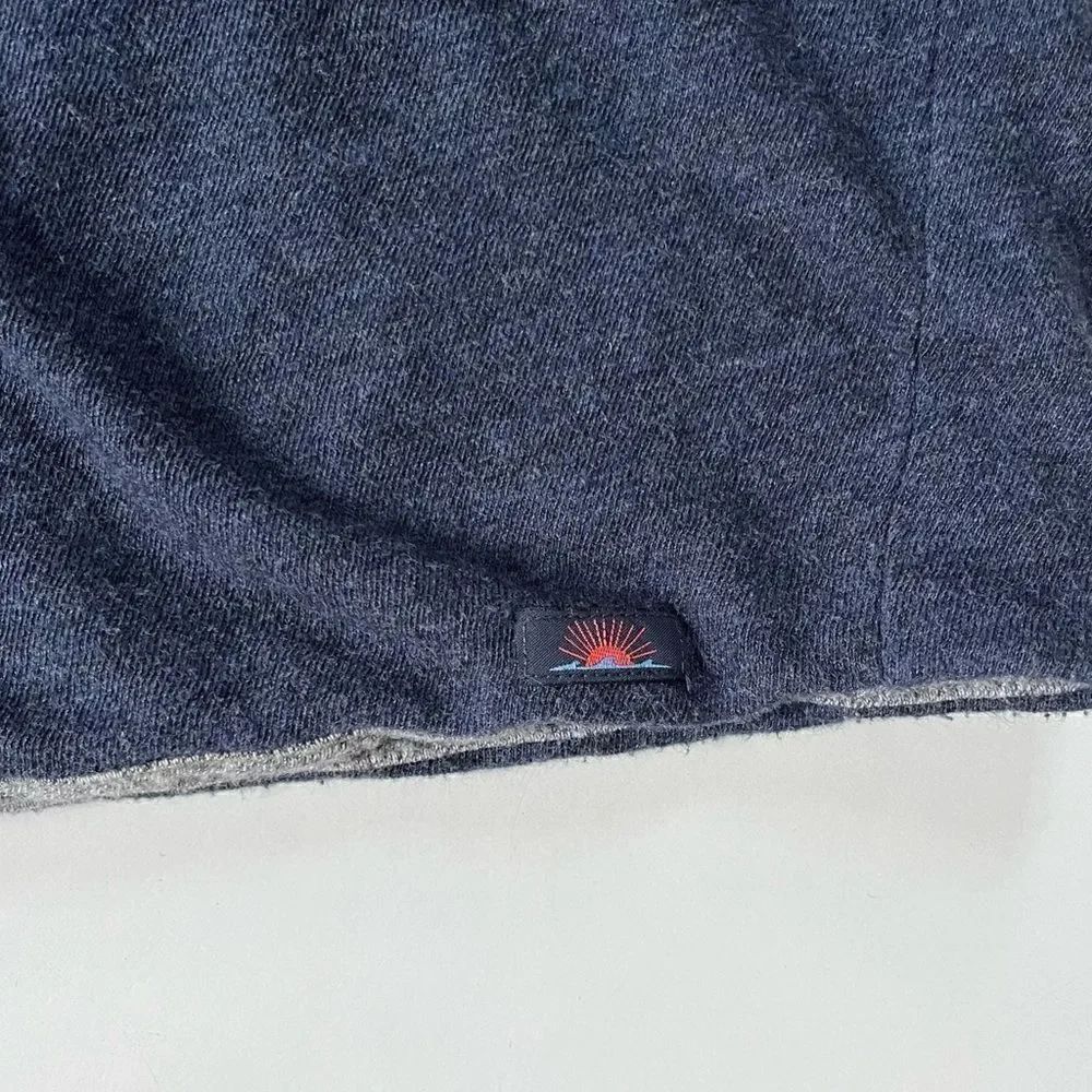 Faherty Cloud Cotton Reversible Crew Navy/Striped - Picture 6 of 10